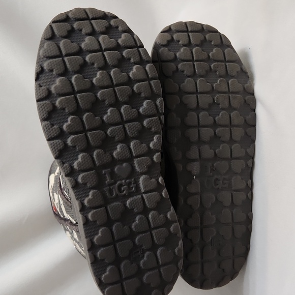 UGG Limited Edition I Love UGG Skull Sequin Boots (W Size 7) - Picture 12 of 15
